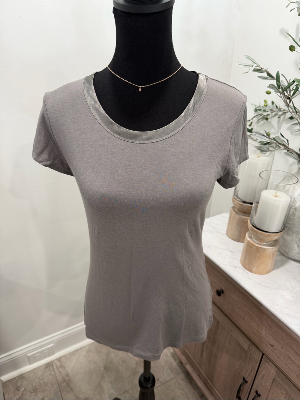 Banana Republic Short Sleeve Crewneck Tee in Gray with Satin Trim